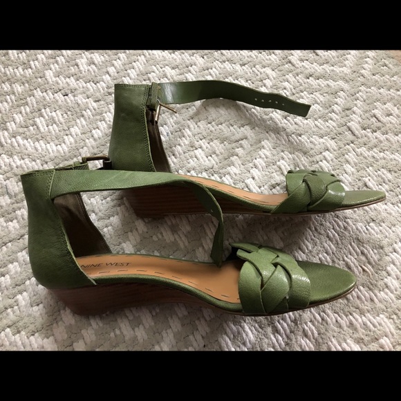 vachya pointy toe wedge pumps